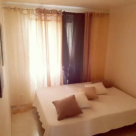 All Is Near Apartment *